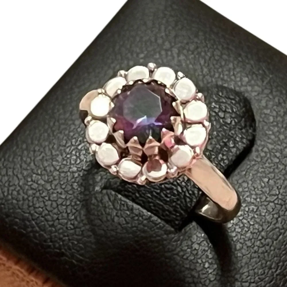 925 Sterling Silver this stunning